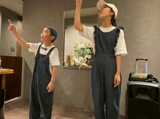 デビューライブの様子（左からようさん、きとさん）