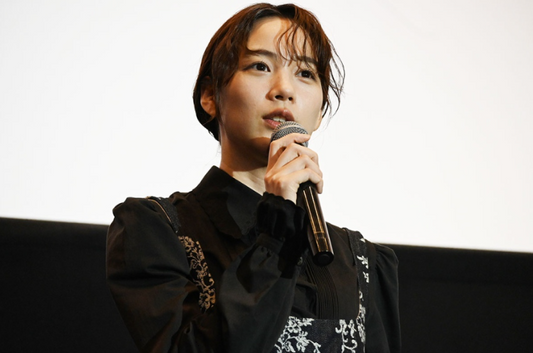 映画『平行と垂直』のジャパンプレミアにて、作品への思いと覚悟を話すのん（7月2日、TOHOシネマズ鳳）
