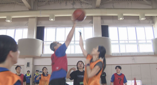 デフスポーツ体験会＝16日午後1時半ごろ、福井市光陽