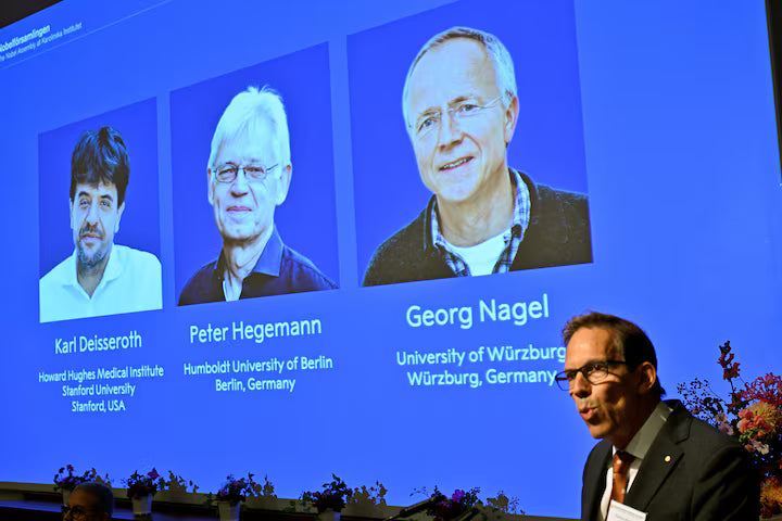 ノーベル生理学・医学賞を受賞した３氏、発表会見で5日撮影の提供写真 TT News Agency/Pontus Lundahl/via REUTERS