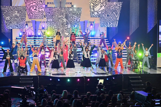 新しい学校のリーダーズら出演、障害のあるパフォーマーがコラボした『True Colors SPECIAL LIVE 2024』をレポ