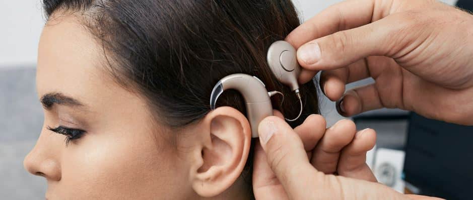 片側難聴：患者が人工内耳を選択する理由、あるいは拒否する理由