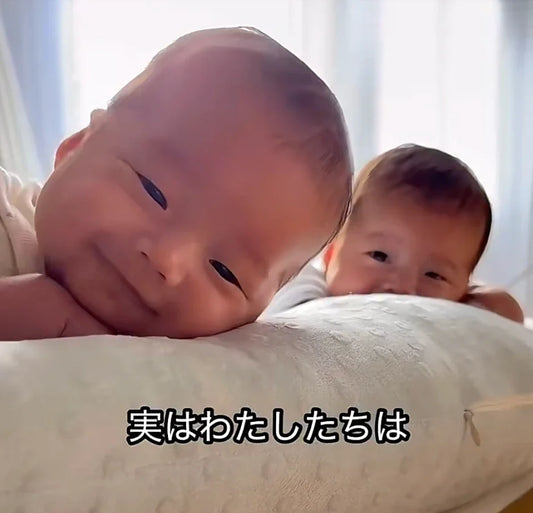 2/5ニッコニコ笑顔の双子ちゃん（提供：@twins_deaf8さん）