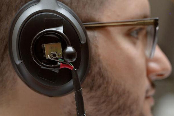 「AirPods Proの“会話を検知”だけじゃ不十分」──ワシントン大学が凝視するだけで相手の声を抽出する新技術