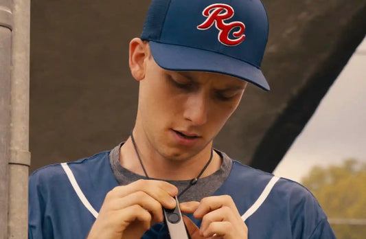 フォナックとアドバンスト・バイオニクスが「ラリーキャップス」をスポンサー、新しい家族向け映画が9月10日に公開