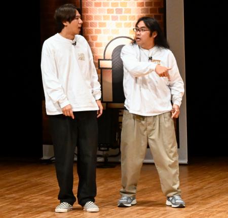 「聞こえない人も、お笑い諦めないで」　新潟、視覚で楽しむライブにロッチら出演