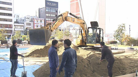 12月の市街地にビーチ登場　聴覚障害者のデフビーチバレー国際大会のコート設営始まる　大分市