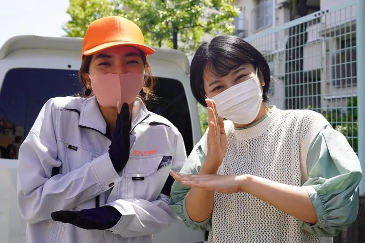 NHKの連続ドラマ『あなたのブツが、ここに』で共演した、 仁村紗和さんと大城桜子さん（右）