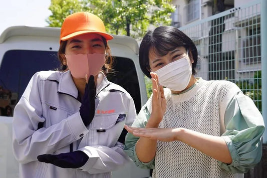 NHKの連続ドラマ『あなたのブツが、ここに』で共演した、 仁村紗和さんと大城桜子さん（右）