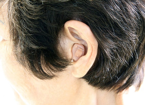 聴力低下7つのサインは中高年から注意　補聴器は「早め」が良い理由